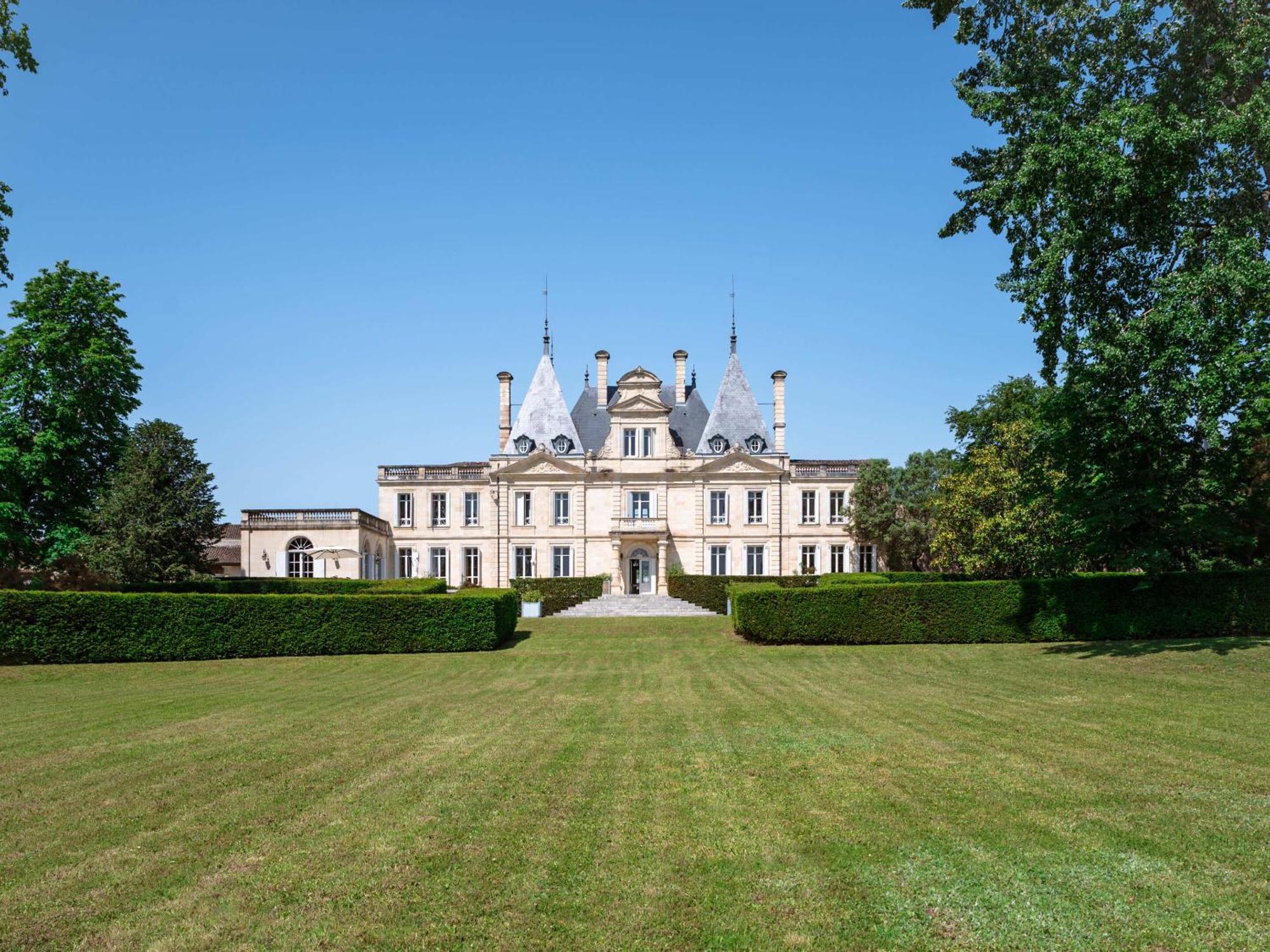 Château de Lussac Lussac (Gironde) Quarto foto